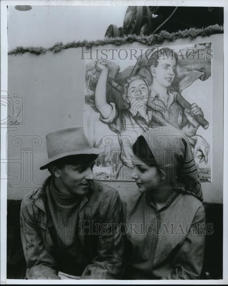 1990 Press Photo Scene from Lark on a String - cvp51381 - Historic Images