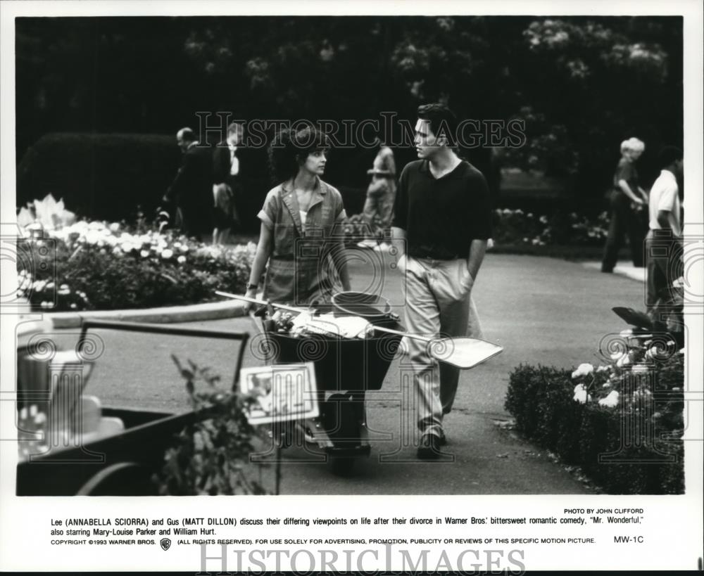 1994 Press Photo Annabella Sciorra and Matt Dillon star in Mr. Wonderful - Historic Images