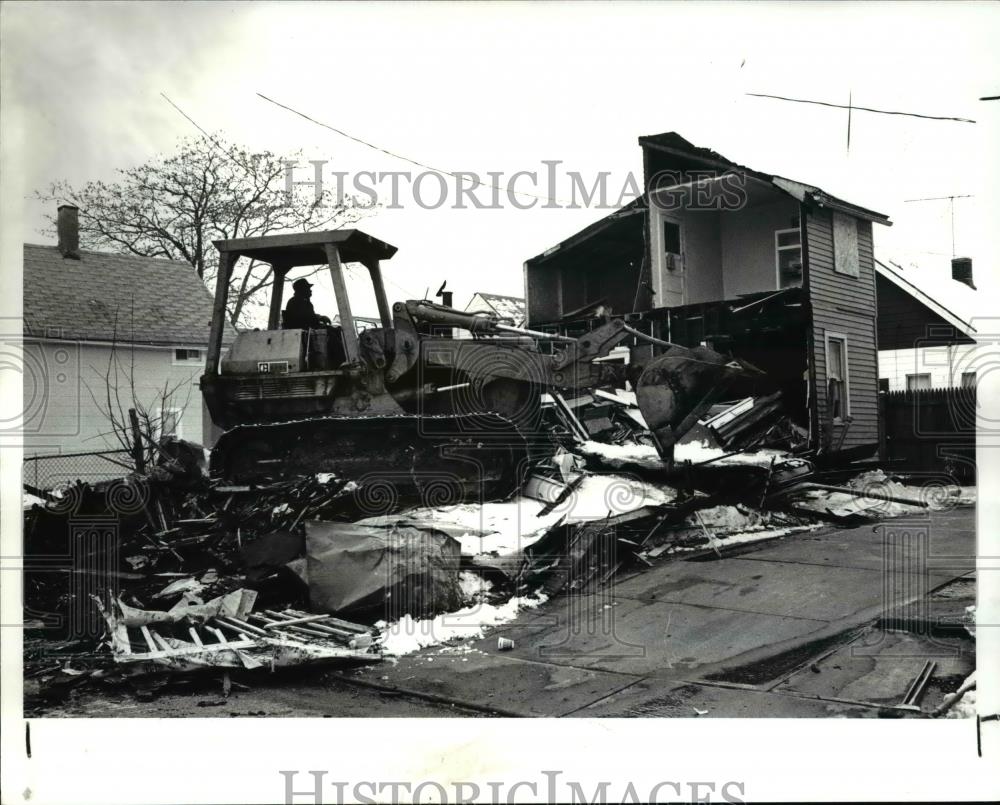 1987 Press Photo House Dimolished at 2166 West 80th St. - Historic Images