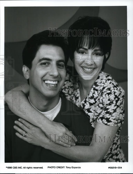 1996 Press Photo Patricia Heaton and Ray Ramono star in Everybody Loves Raymond - Historic Images