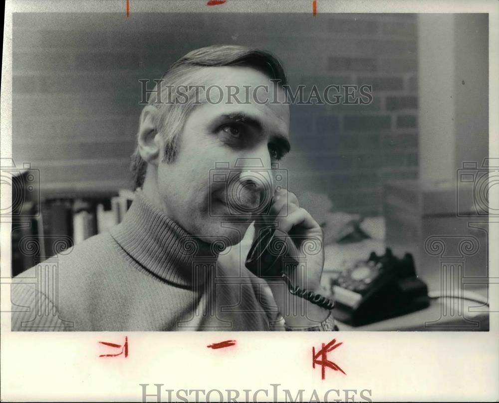 1977 Press Photo Rev. Keith Trembath at St. Paul&#39;s Community Church - Historic Images