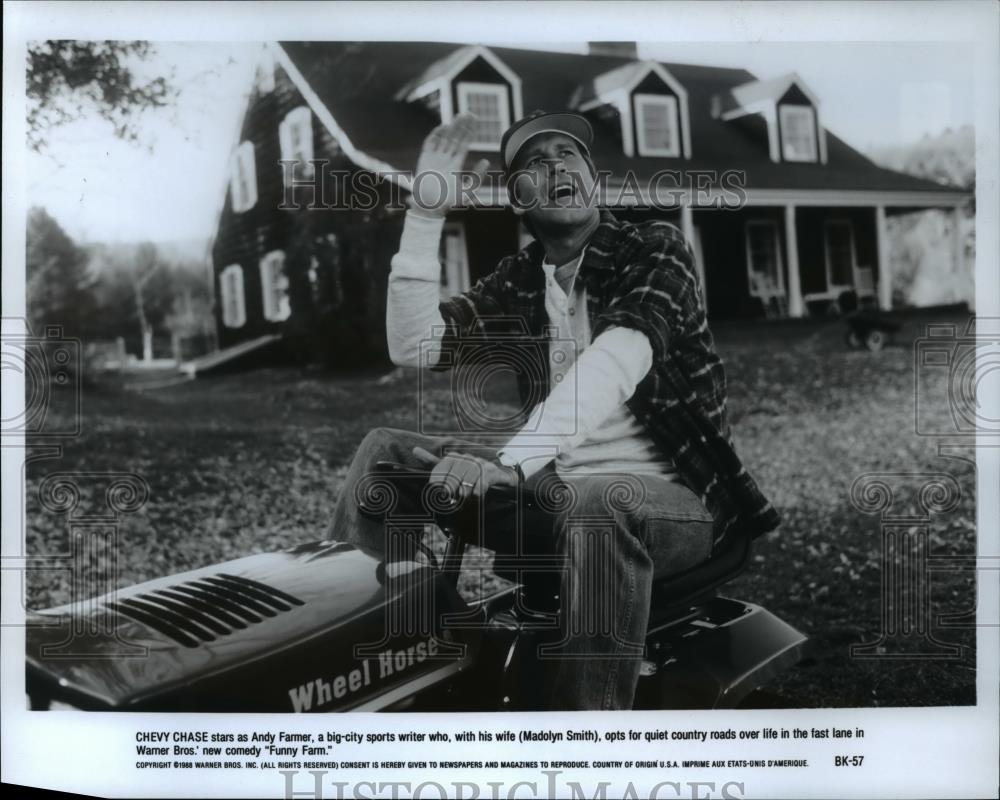 1988 Press Photo Chevy Chase in &quot;Funny Farm&quot; - cvp45745 - Historic Images