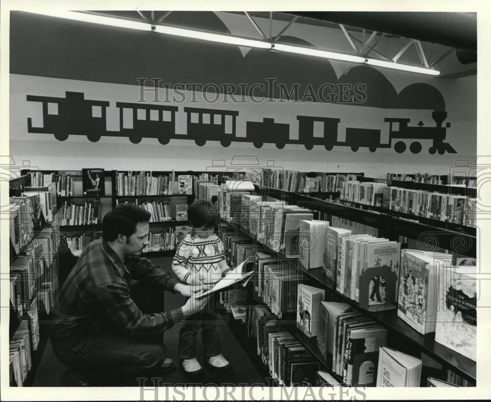 1982 Press Photo Children&#39;s Reading Area, South Brooklyn Br, Cleveland Library - Historic Images