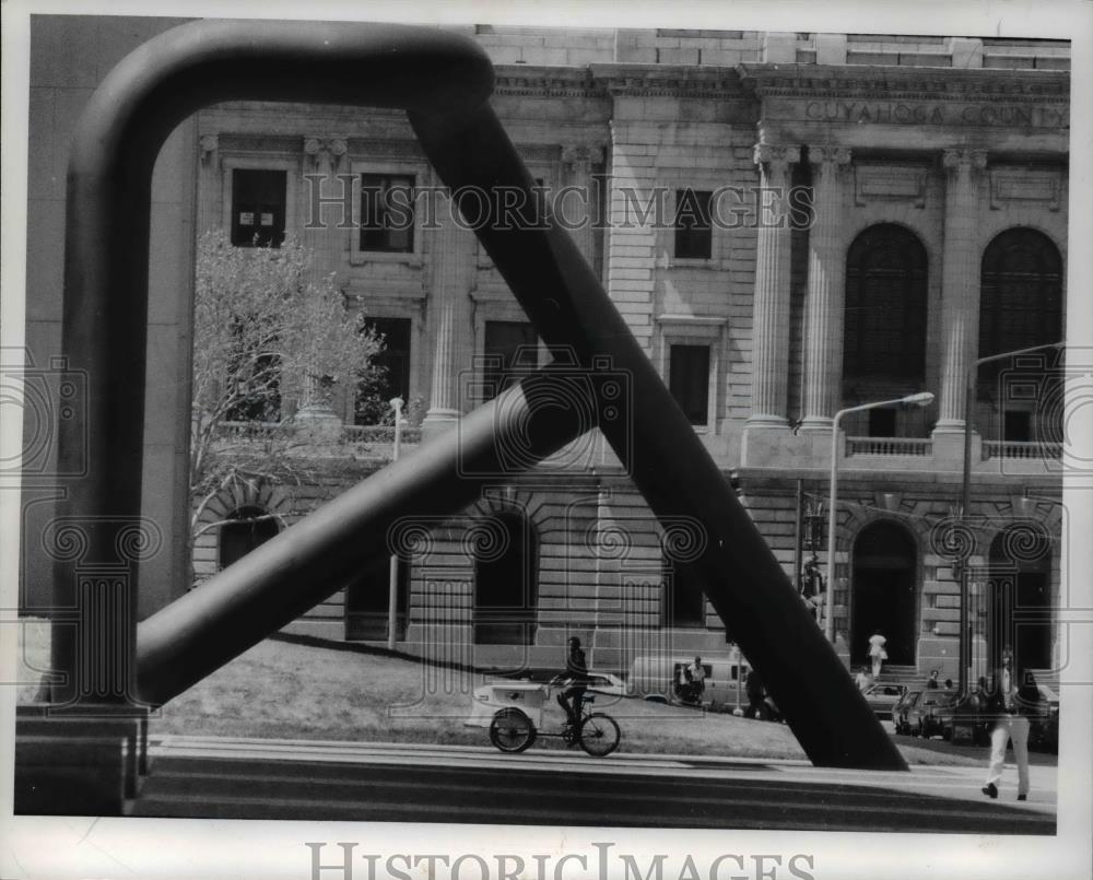 1977 Press Photo Sculpture &quot;Portal&quot; - cva58845 - Historic Images