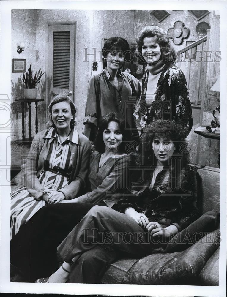 1979 Press Photo Marcia Rodd Eileen Brennan Louise Williams on 13 Queens Blvd - Historic Images
