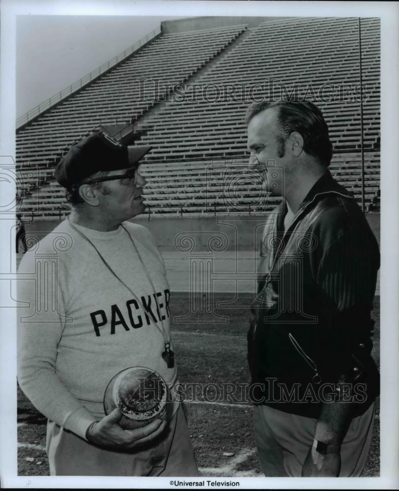Press Photo Ernest Borgnine Paul Hornung Legend In Granite - cvp54960 - Historic Images