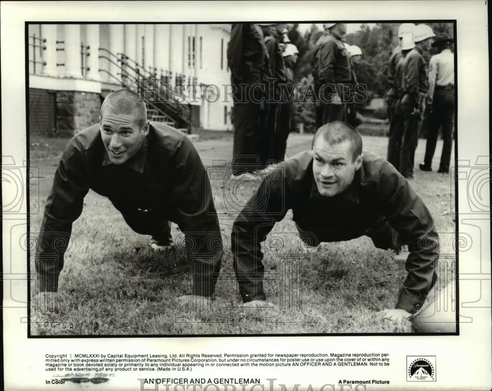 1982 Press Photo David Keith and Richard Gere in An Officer and a Gentleman - Historic Images