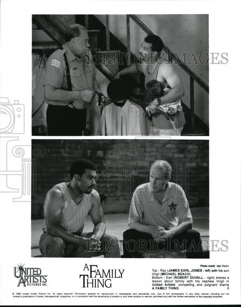 1996 Press Photo James Earl Jones &amp; Robert Duvall in A Family Thing - cvp42527 - Historic Images
