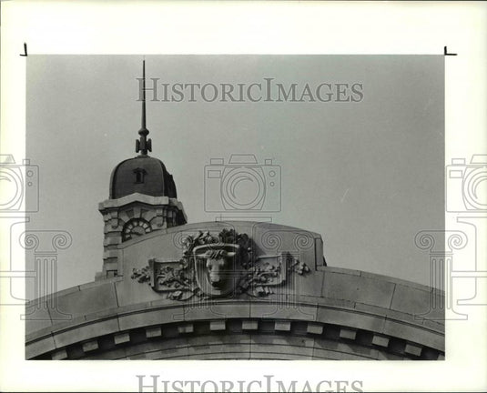 1991 Press Photo The cow at the Westside market - cva63322 - Historic Images