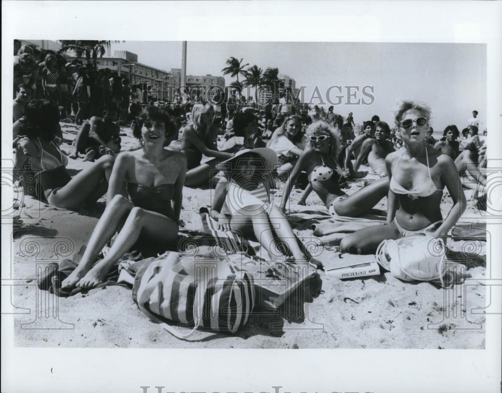 1983 Press Photo Marilyn Beck Column "Where The Boys Are" - cvp46618 - Historic Images