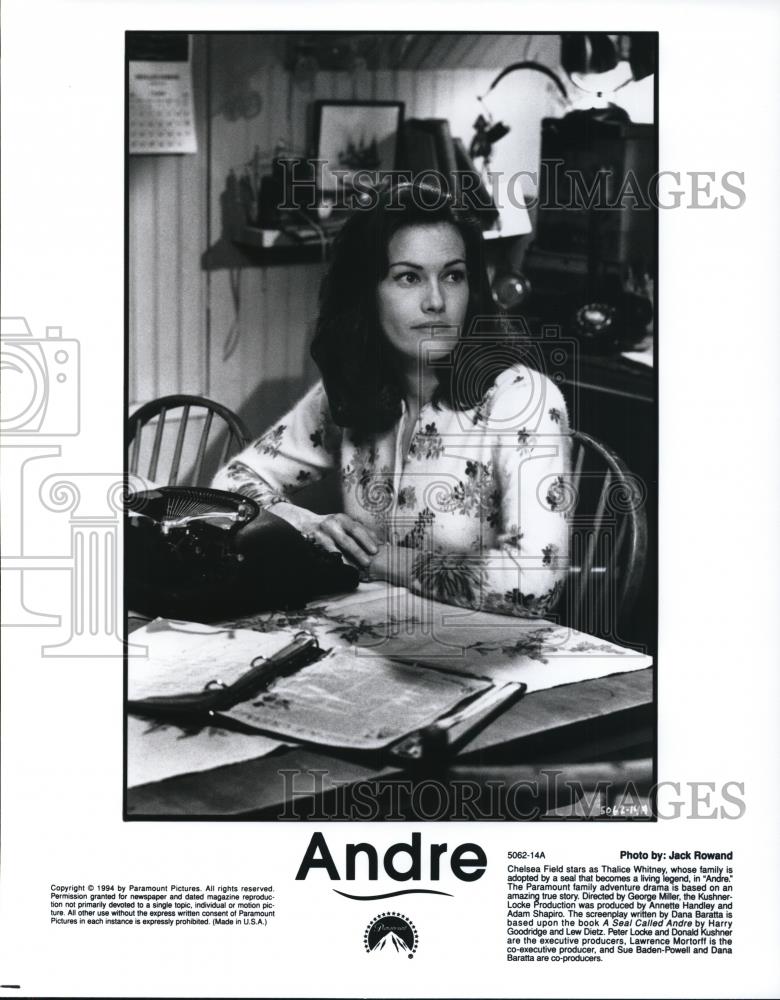 1994 Press Photo Chelsea Field stars as Thalice Whitney in Andre movie film - Historic Images