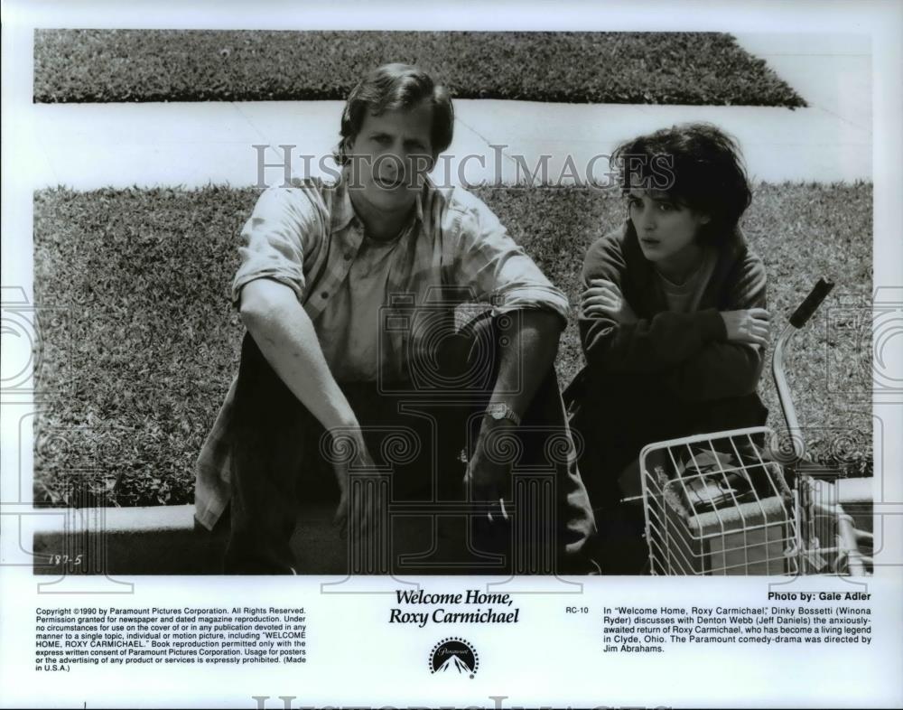 1991 Press Photo Jeff Daniels and Winona Ryder in Welcome Home Roxy Carmichael - Historic Images