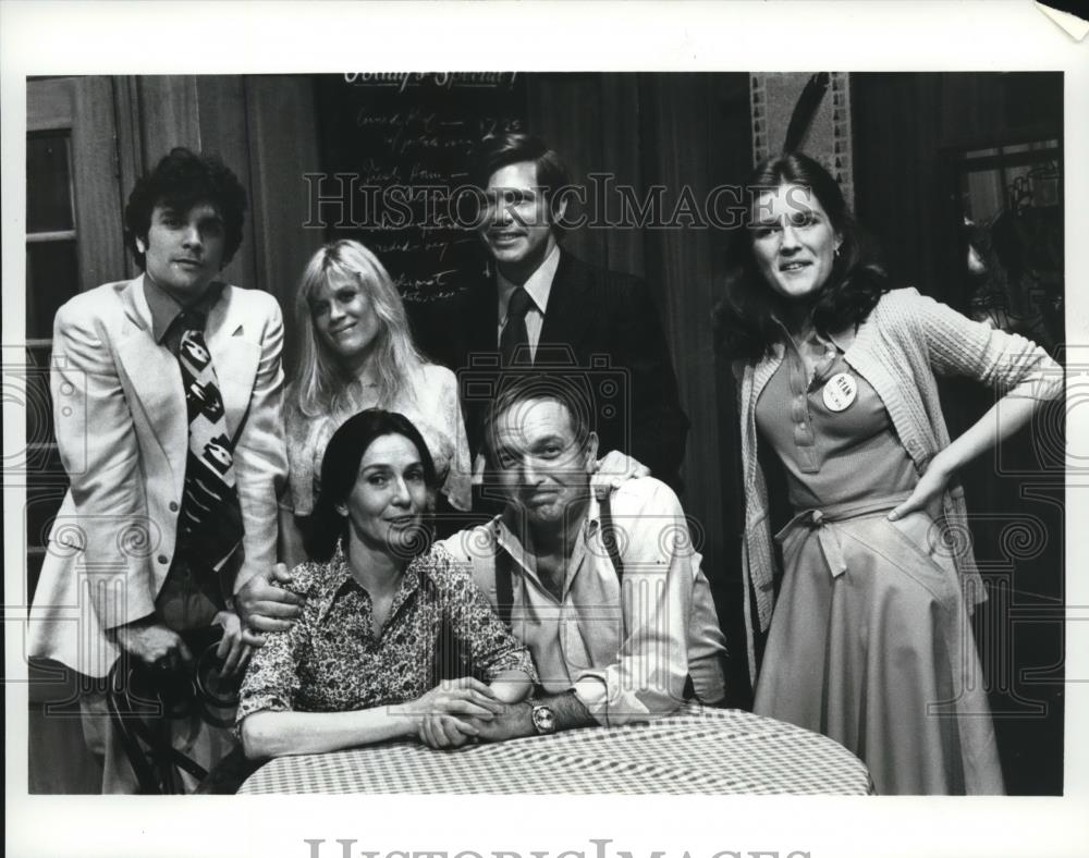 1975 Press Photo Pat Ryan, Delia Reid Ryan, and Mary Ryan in Ryan&#39;s Hope - Historic Images