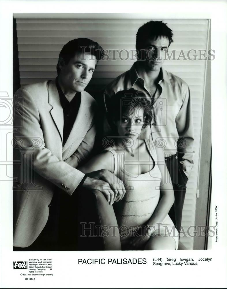 1997 Press Photo Greg Evigan, Jocelyn Seagrave, Lucky Vanous in Pacific Palisade - Historic Images