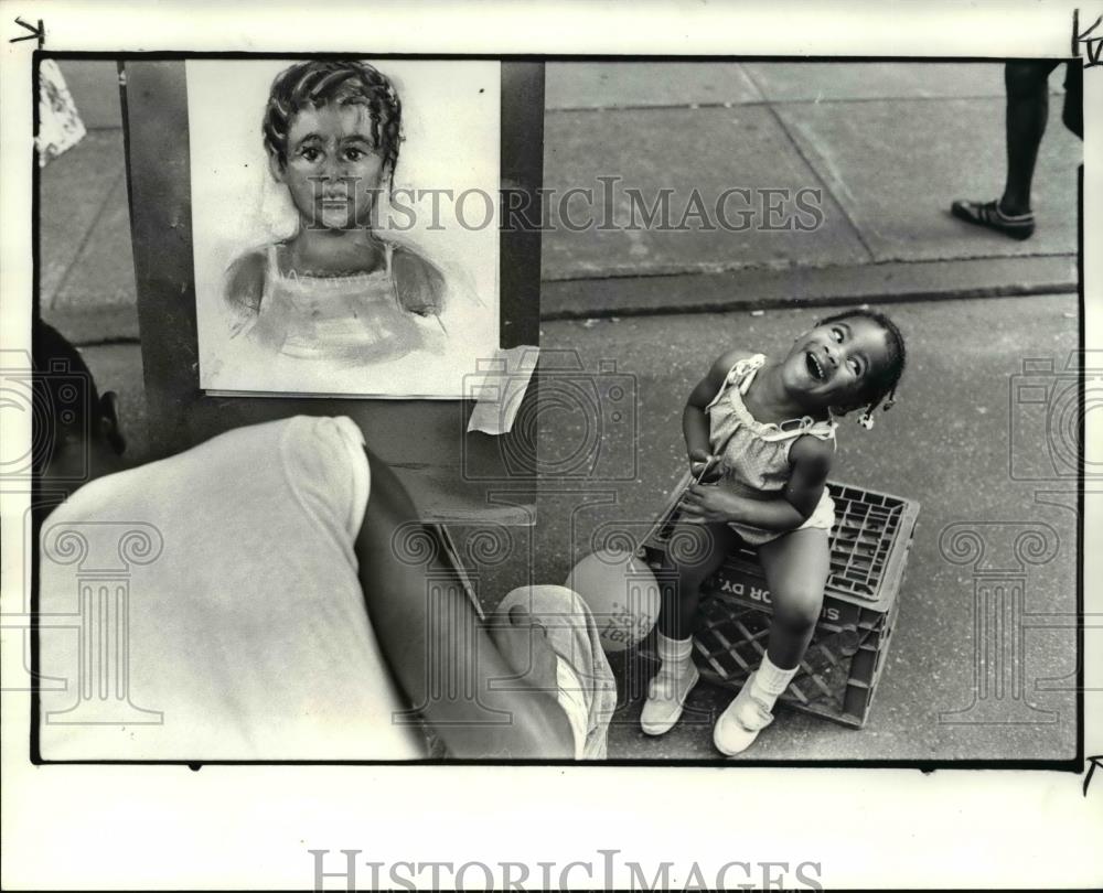 1984 Press Photo two year old, April Johnson after her painting was finished - Historic Images