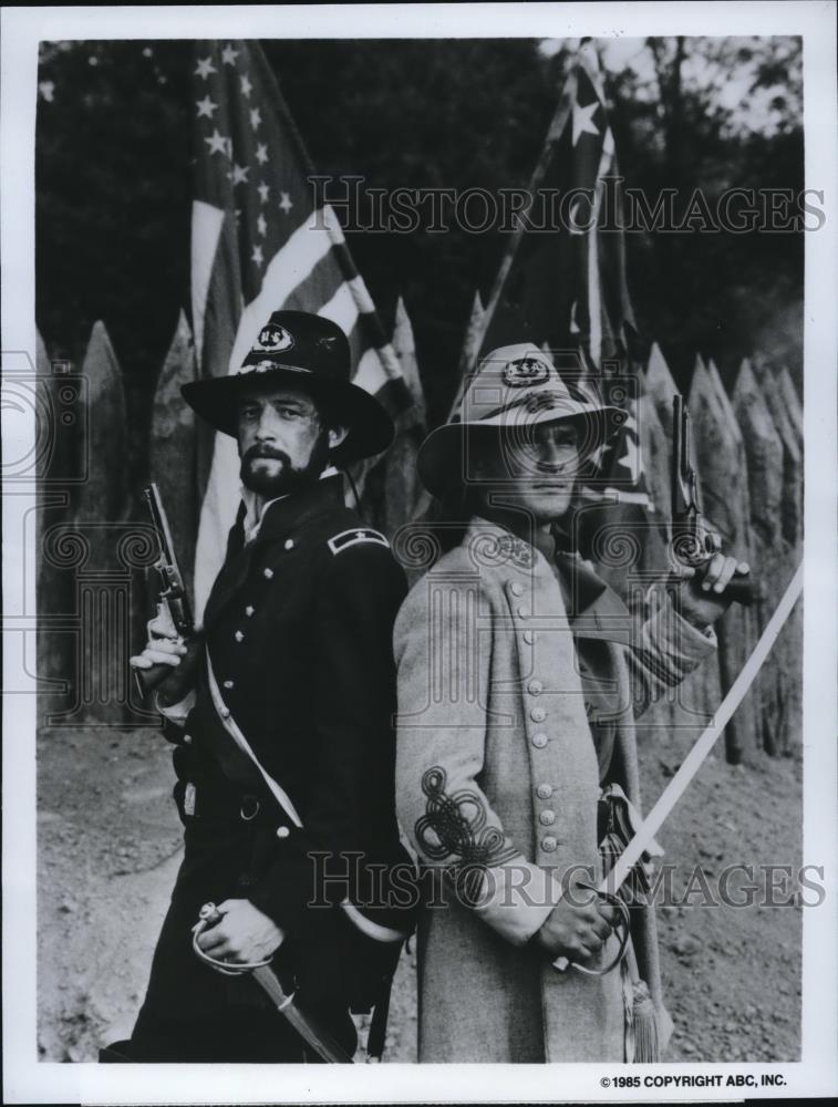 1986 Press Photo James Read and Patrick Swayze star in North and South Book II - Historic Images