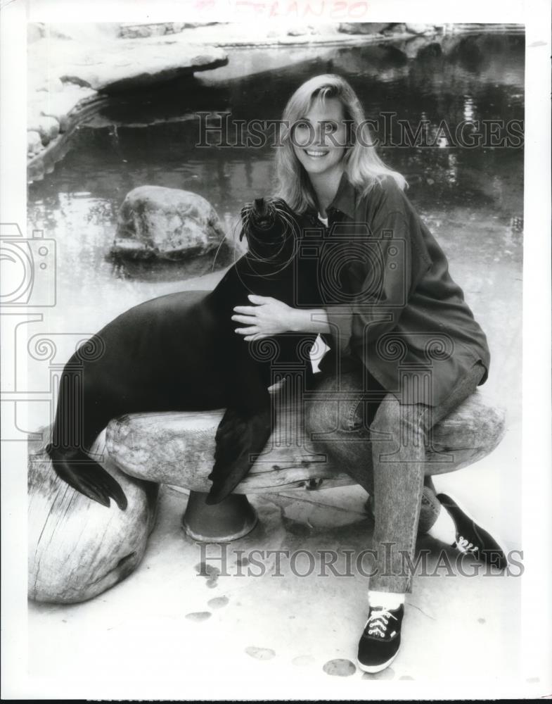 1989 Press Photo Lindsay Wagner stars in Peaceable Kingdom TV show - cvp73352 - Historic Images