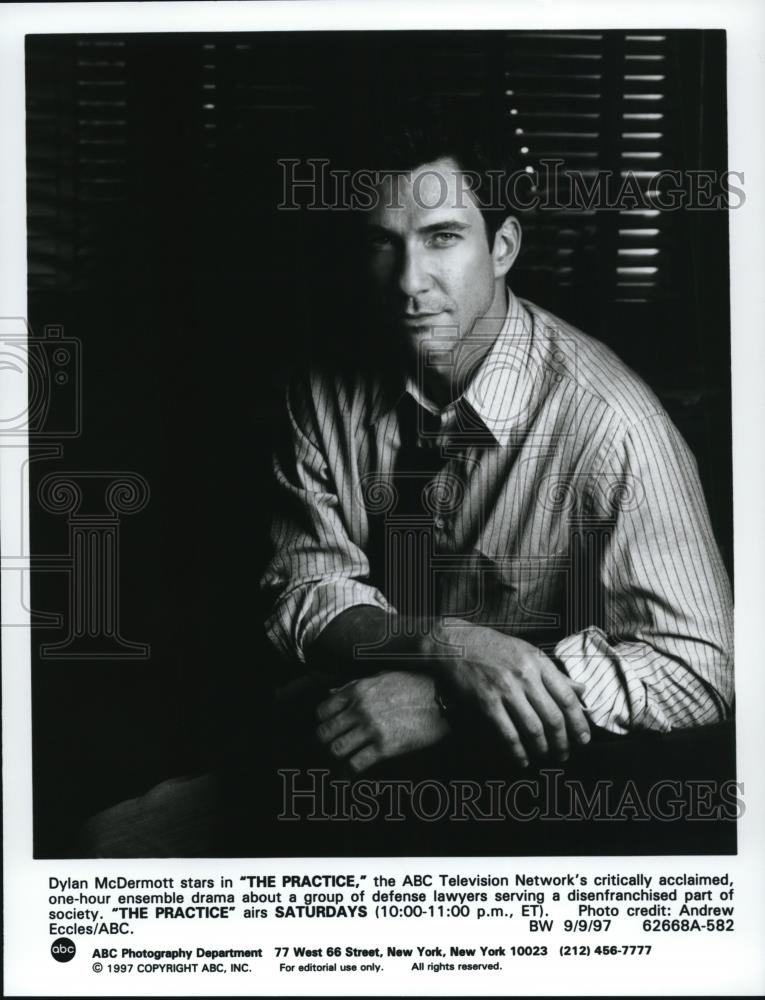 1997 Press Photo Dylan McDermott stars in The Practice drama TV show - cvp47380 - Historic Images