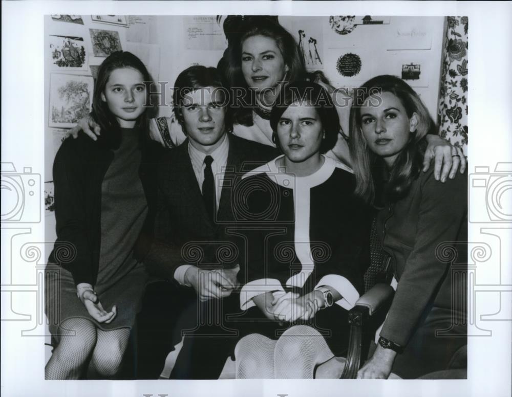 Press Photo Intimate Portrait Ingrid Bergman Isabella Rossellini Roberto - Historic Images