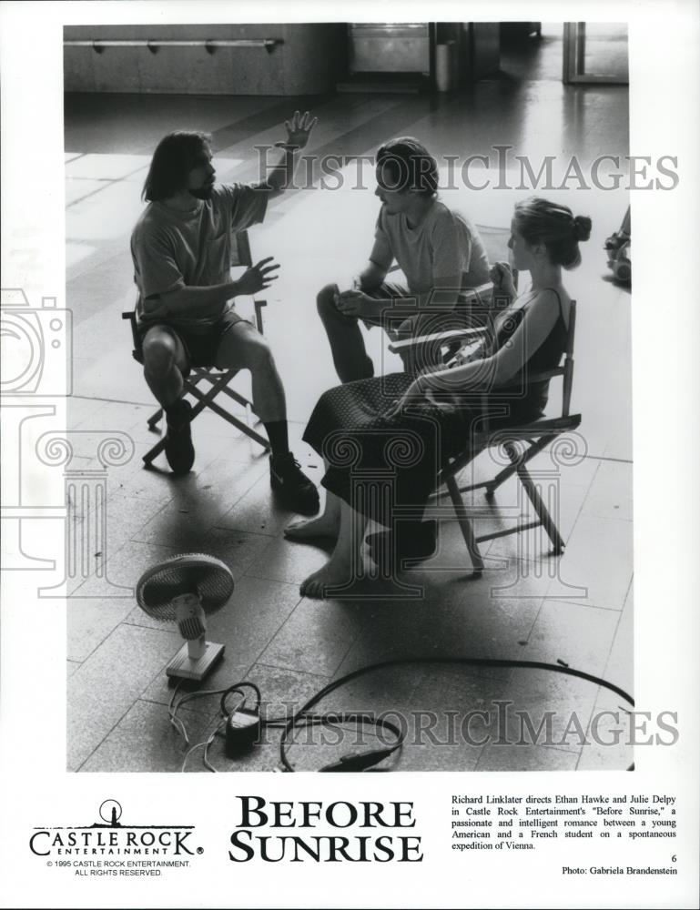 1995 Press Photo Richard Linklater directs Ethan Hawke and Julie Delpy - Historic Images