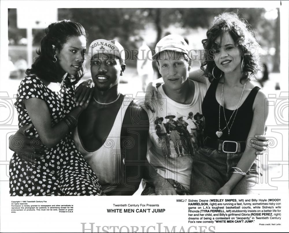 1992 Press Photo Wesley Snipes Woody Harrelson Tyra Ferrell and Rosie Perez - Historic Images