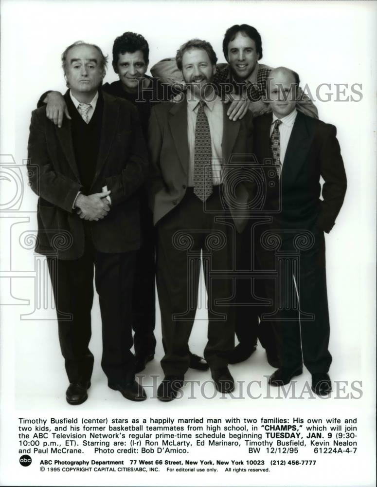 1995 Press Photo Kevin Nealon and Ed Marinaro in Champs - cvp54942 - Historic Images