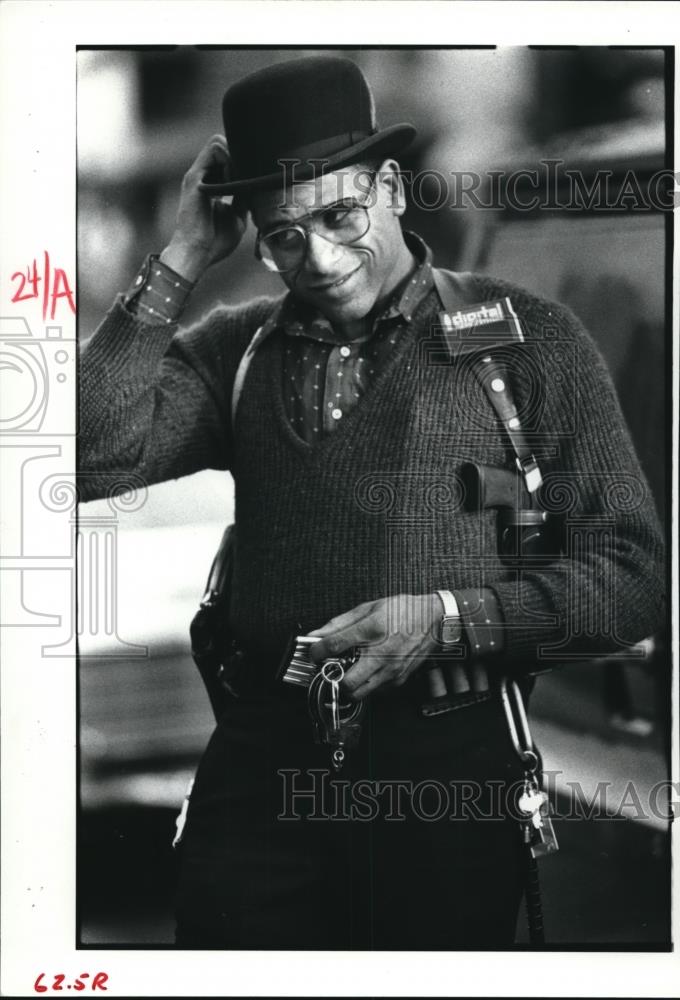 1983 Press Photo Bounty Hunters - cva56200 - Historic Images
