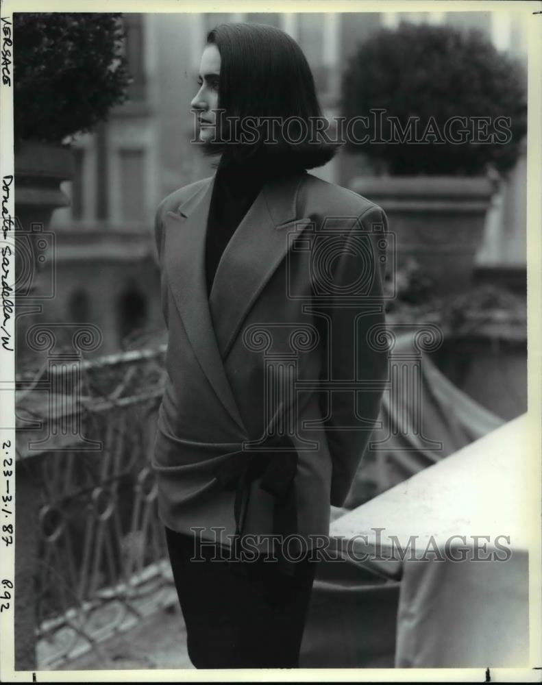 1987 Press Photo The elegant coat - cva60884 - Historic Images
