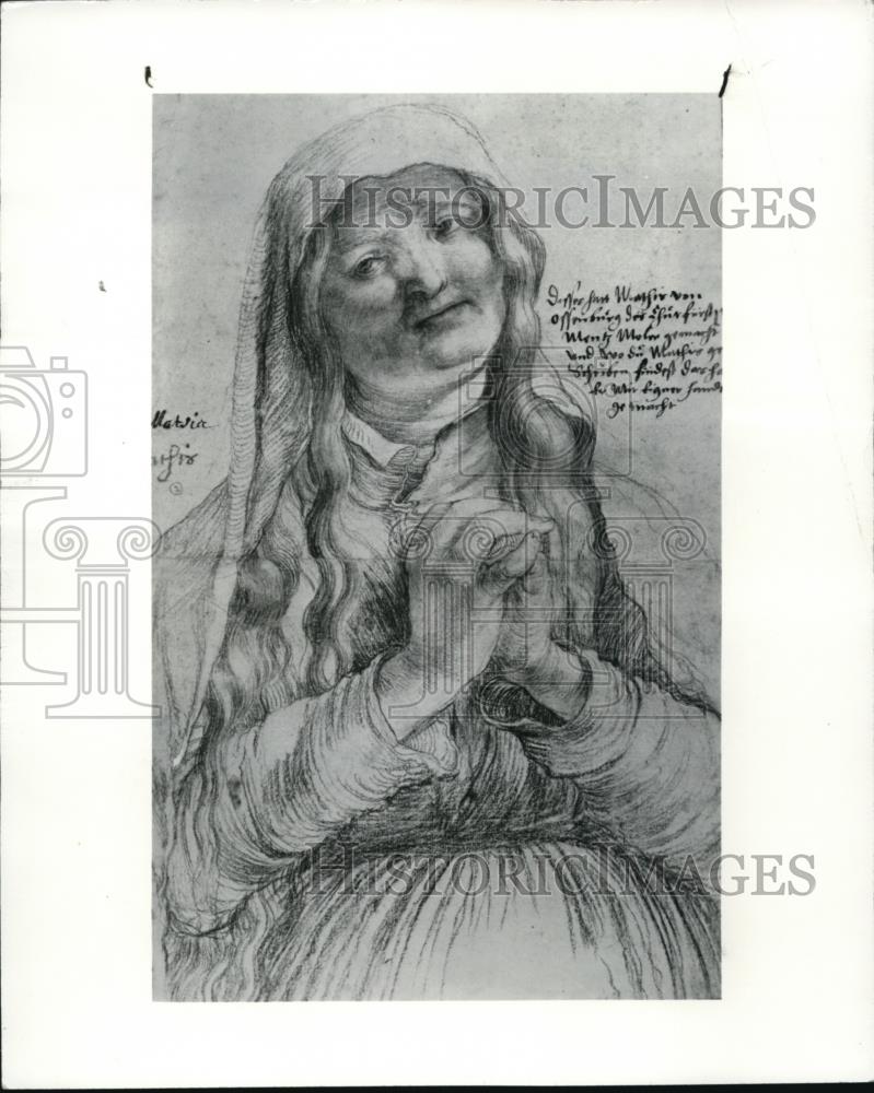 1983 Press Photo An elderly woman with clasped hand painting by Grunewald - Historic Images