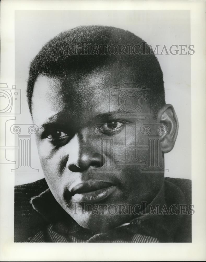 1963 Press Photo Sidney Poitier American Actor present Capazio Dance Award - Historic Images