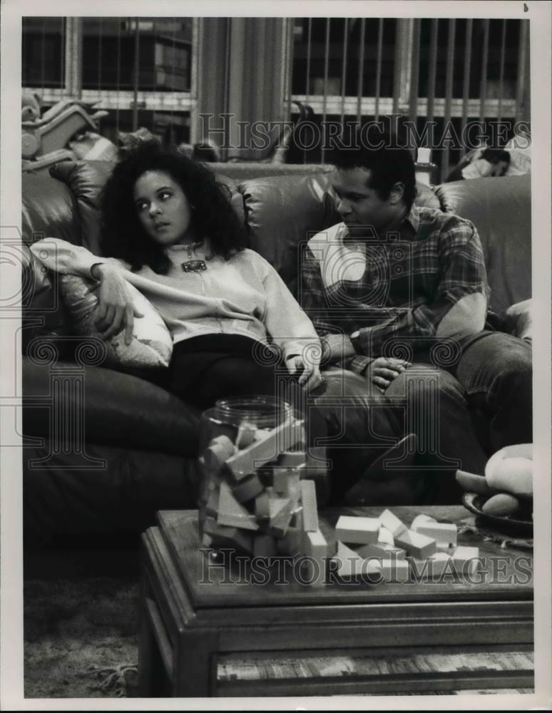 1989 Press Photo Sabrina LeBeauf &amp; Geoffrey Owens in The Cosby Show - cvp76064 - Historic Images