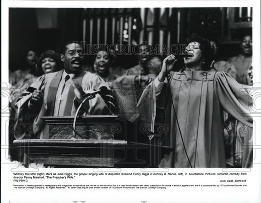 1997 Press Photo Whitney Houston and Courtney B. Vance star in Preacher's Wife - Historic Images