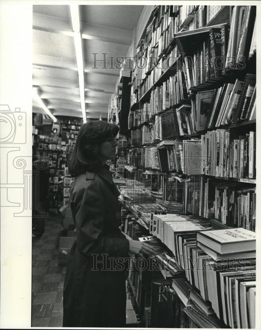 Press Photo Bookstores - cva56109 - Historic Images
