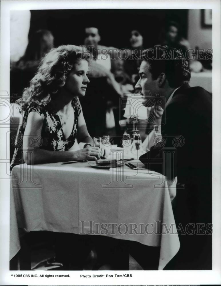 1995 Press Photo Nancy Travis and Kevin Kilner on Almost Perfect - cvp54837 - Historic Images