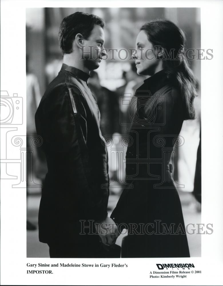 2001 Press Photo Gary Sinise and Rachel Leigh Cook star in Texas Rangers - Historic Images