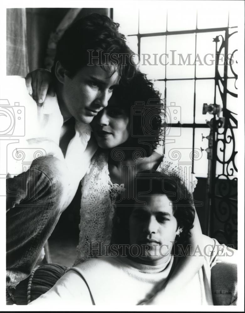 1992 Press Photo Tom Breznahan Roxann Biggs and David Gail in The Round Table - Historic Images