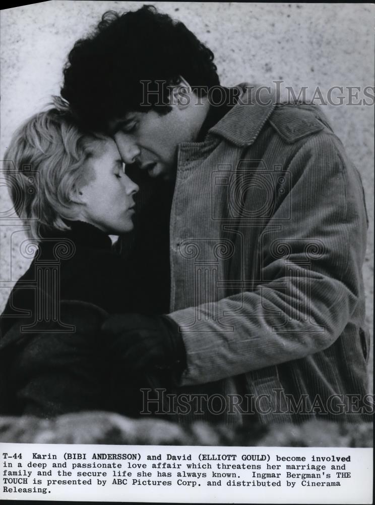 1974 Press Photo The Touch Bibi Andersson Elliott Gould - cvp58730 - Historic Images