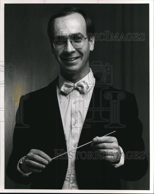 1997 Press Photo Arie Lipsky Conductor - cvp53289 - Historic Images