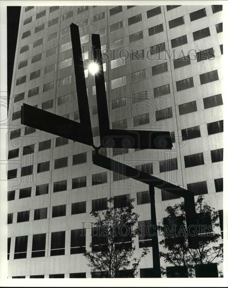 1980 Press Photo Sculpture at E. 9th & Euclid outsude National City Bank - Historic Images