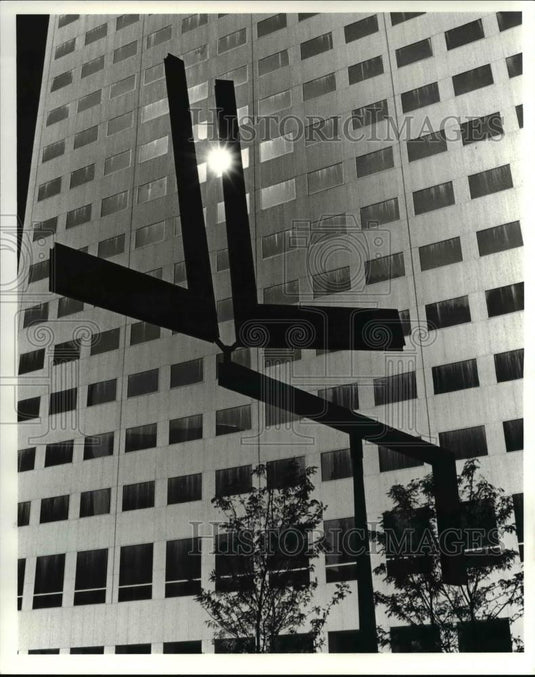 1980 Press Photo Sculpture at E. 9th & Euclid outsude National City Bank - Historic Images