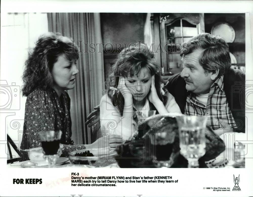 1988 Press Photo Miriam Flynn Kenneth Mars and Molly Ringwald in For Keeps - Historic Images