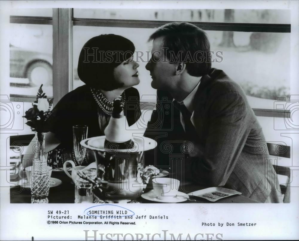 1986 Press Photo Melanie Griffith &amp; Jeff Daniels in Something Wild - cvp75063 - Historic Images