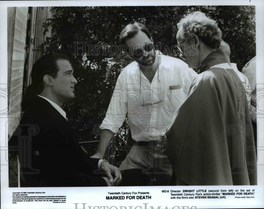 1990 Press Photo Director Dwight Little Steven Seagal on set of Marked for Death - Historic Images