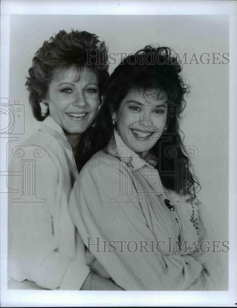 1987 Press Photo Patty Duke & Terri Hatcher in Karen's Song - cvp69472 - Historic Images