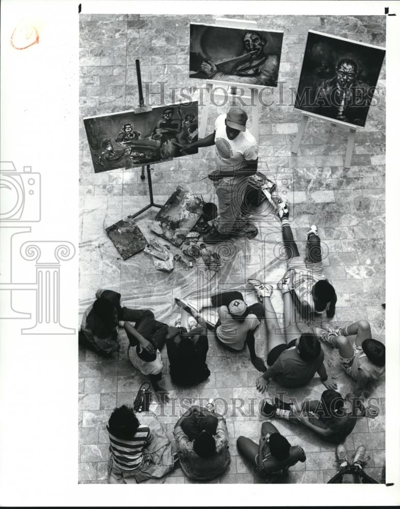 1989 Press Photo Painter Michael Green, guest artist at Discovery Camp, at The - Historic Images