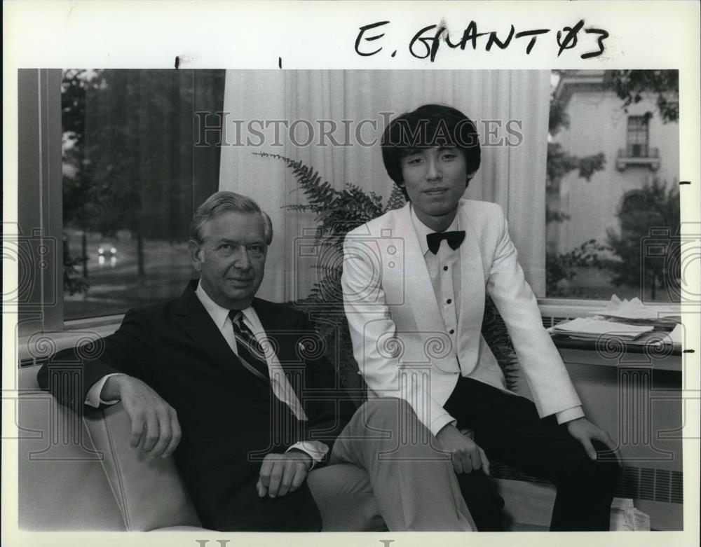 1991 Press Photo Grant Johnson, Daujin Kim - cvp49030 - Historic Images