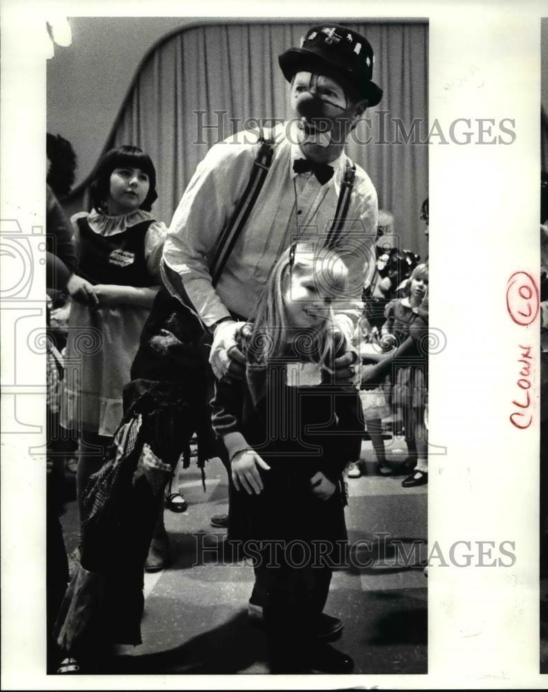 1985 Press Photo Four year old Jaime Zadzilka of Parma Heights dances - Historic Images