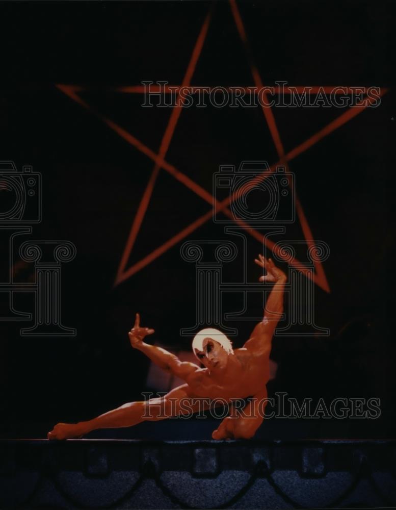 1998 Press Photo Ramon Thielen of Nahat's Carmina Burana - cvp75391 - Historic Images