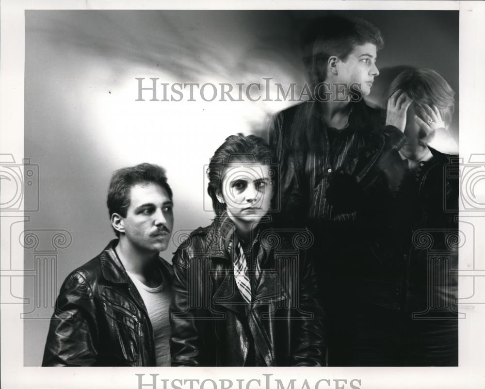 1989 Press Photo Musical Groups The Vivans - cvp56991 - Historic Images