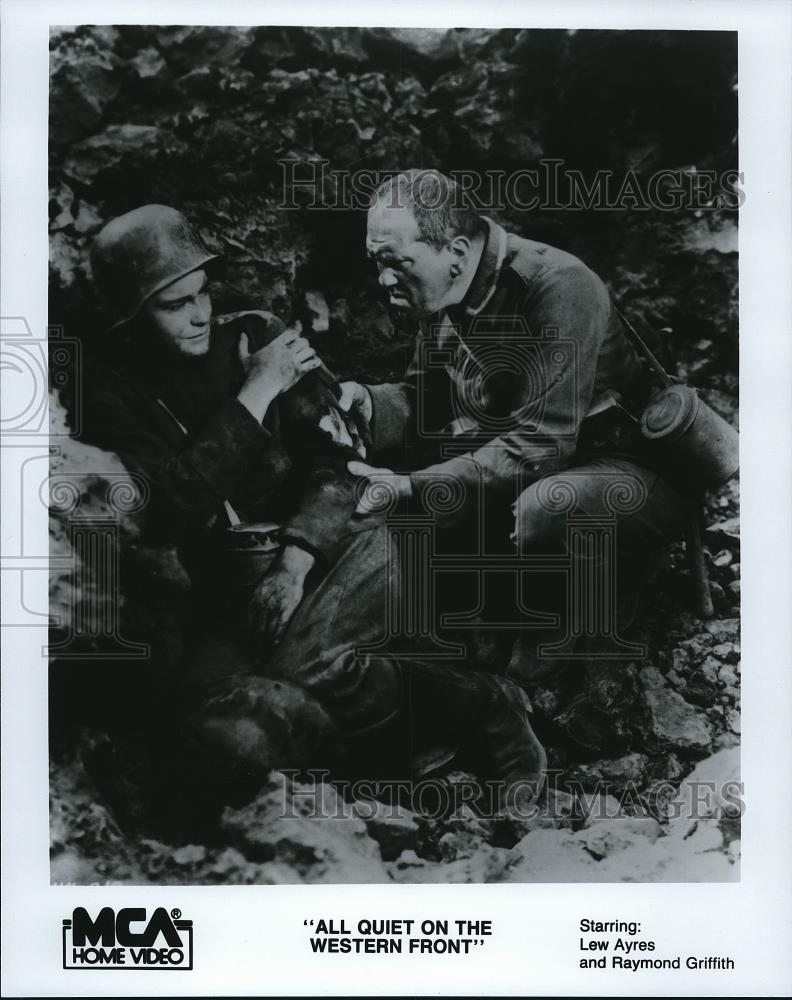 1987 Press Photo Lew Ayres &amp; Raymond Griffith in All Quiet on the Western Front - Historic Images